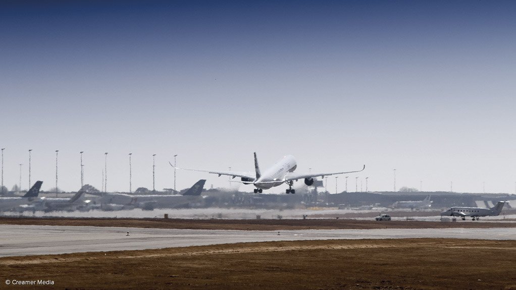 CAPEX UPLIFT: Transport Minister Barbara Creecy reported in her Budget Vote that R21.7-billion had been allocated to the Airports Company South Africa for much-needed infrastructure development. The expenditure will be geared to meeting a target of moving 42-million passengers yearly through the State-owned enterprise’s airports by 2030, alongside 1.2-million tons of air-freight. A new freight terminal is planned for OR Tambo International Airport (pictured). Photograph: Creamer Media
