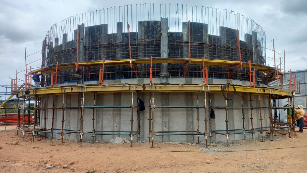 An image of a dam in its construction phase
