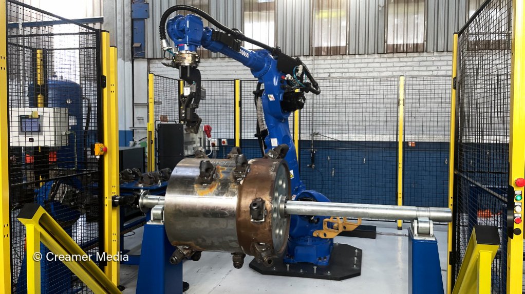 Robotic lacing machine