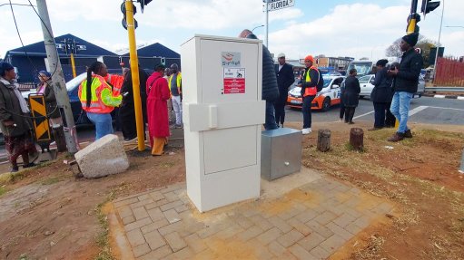 A new controller box installed above the ground at the Florida rd and Main rd intersection