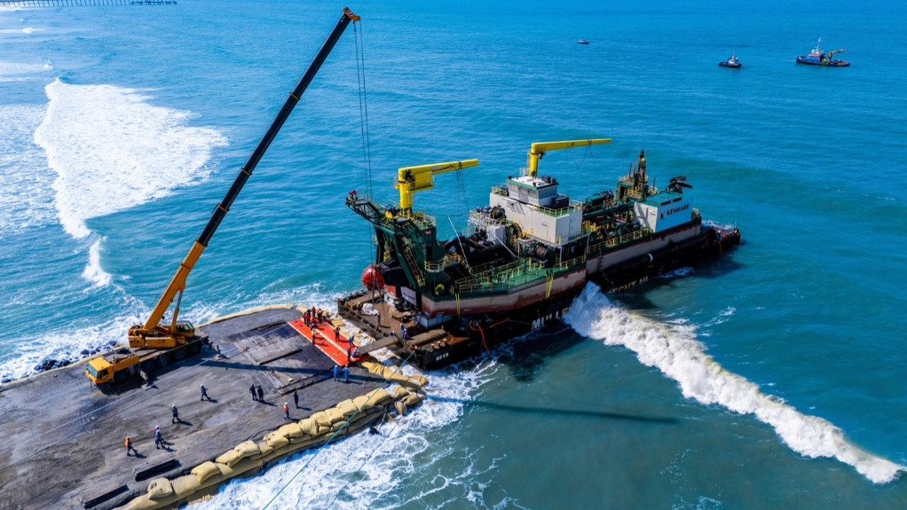 First new dredge arrives at Moma mine