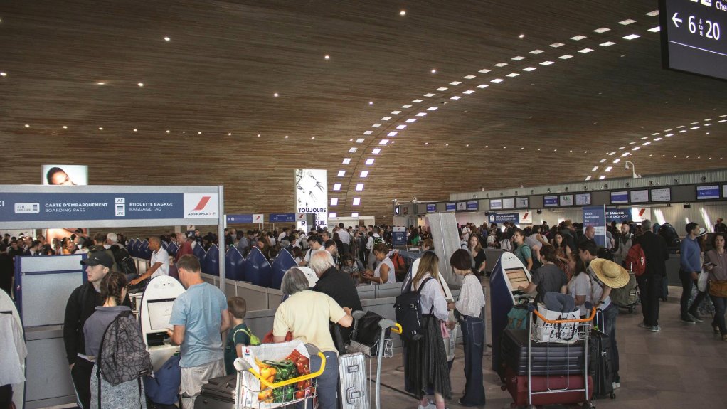 Flight Cancelled? A Travel Expert’s Guide to Surviving Rebooking Chaos