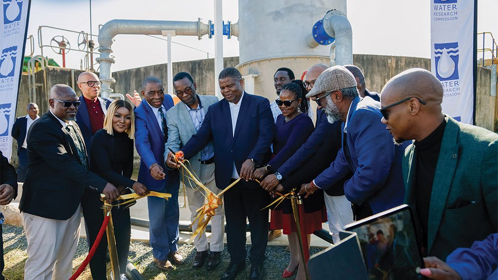 OFFICIAL HANDOVER
The demonstration showcased the Vortex Settling Basin’s unique capacity to tackle one of South Africa’s most pressing water infrastructure challenges, siltation