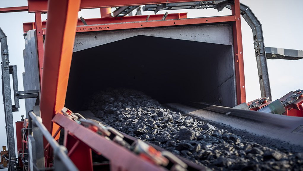 A Weba Chute Systems head chute in operation, designed to manage impact and control material flow while minimising wear, which is a key factor in efficient materials handling