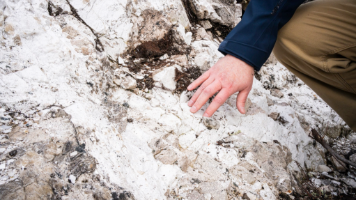 Image of lithium deposit at Shaakichiuwaanaan