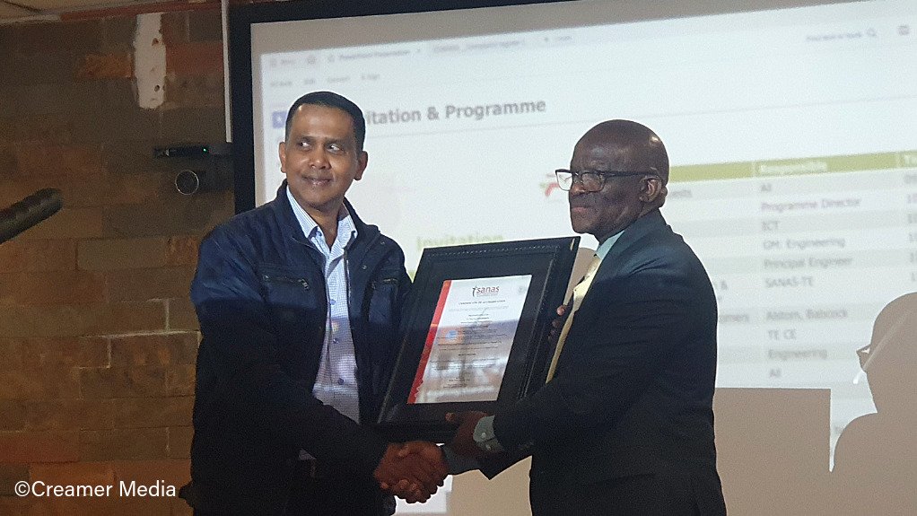 TE engineering GM Collin Moopanar and SANAS accreditation executive Mpho Phaloane
