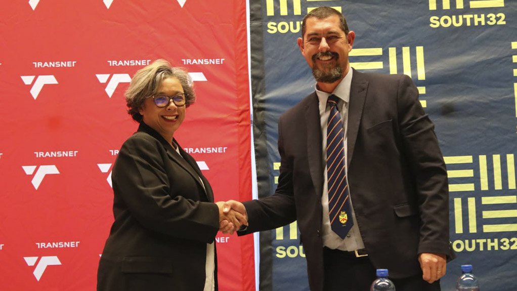 An image of Transnet group CE Michelle Phillips and South32 HMM operations VP Barry Bezuidenhout 