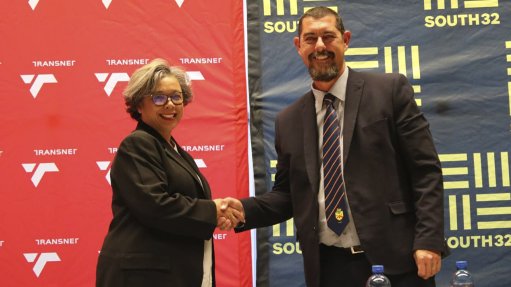 An image of Transnet group CE Michelle Phillips and South32 HMM operations VP Barry Bezuidenhout 