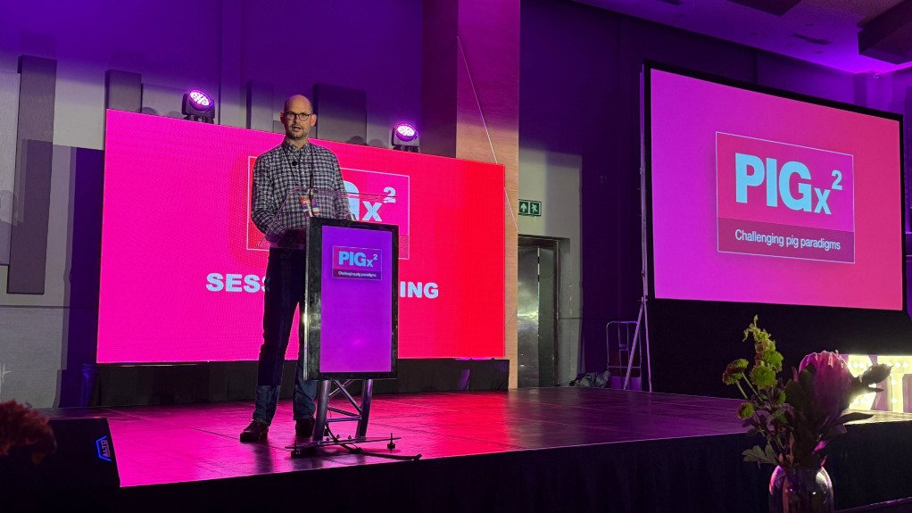 An image of a speaker at the PigX conference