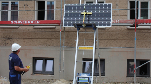An image of the GEDA Solarlift in action