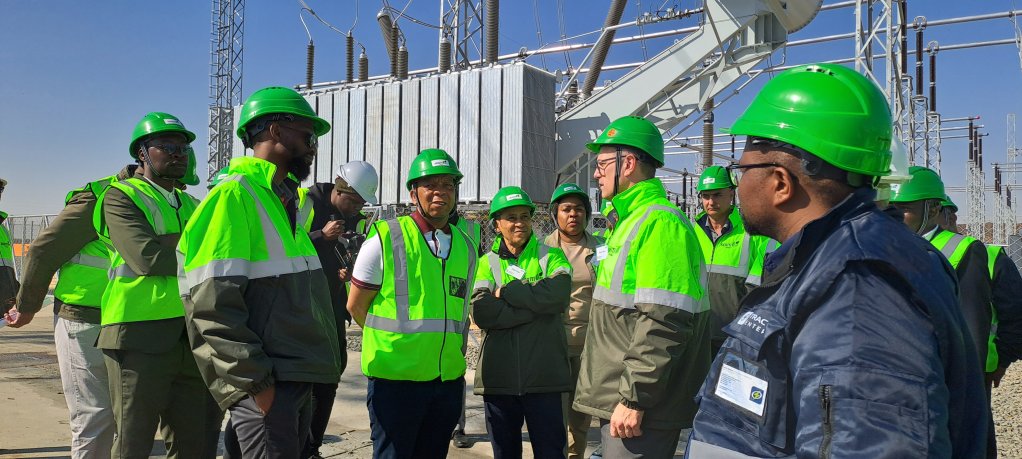 Minister of Electricity and Energy Dr Kgosientsho Ramokgopa visits the project, accompanied by Seriti Resources CEO Mike Teke and Seriti Green CEO Peter Venn