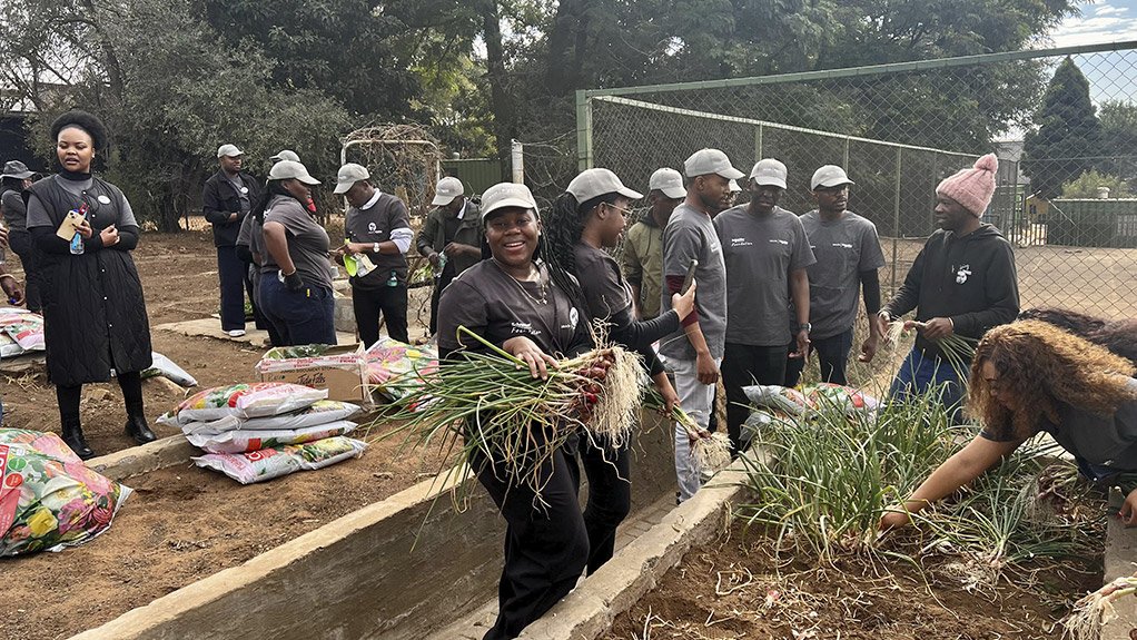 Schneider Electric supports Emthonjeni Community Centre through Mandela Day initiative