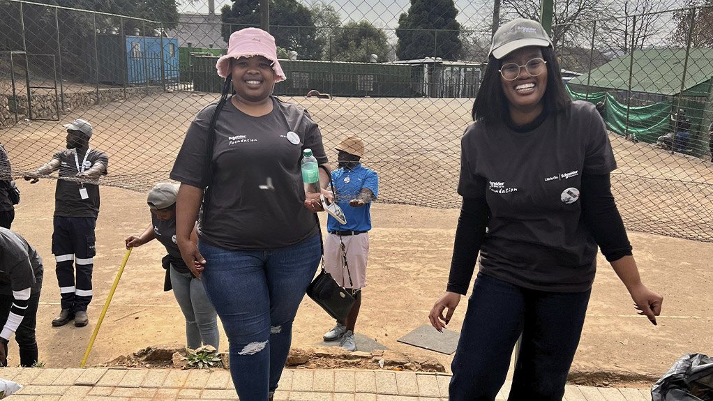 Schneider Electric supports Emthonjeni Community Centre through Mandela Day initiative