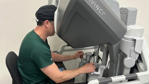 Urologist Dr Danelo du Plessis performing the surgery