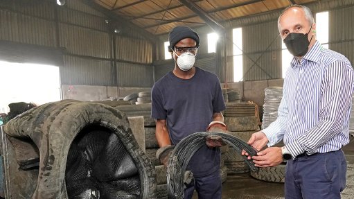 Mathe Group's Minenhle Mkhize and Dr Mehran Zarrebini inspect de-beaded steel wire taken from the side wall of a truck tyre