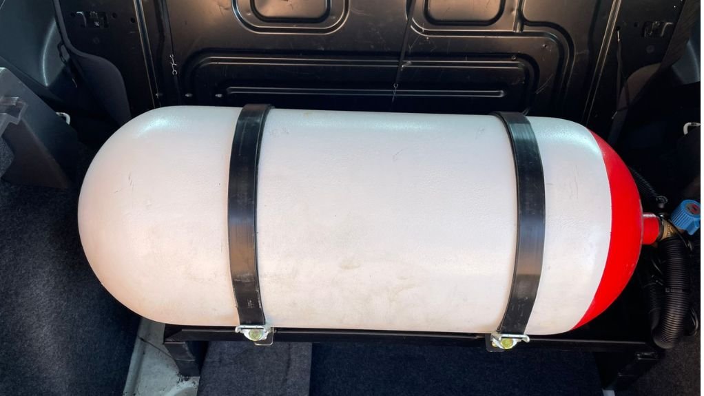 The gas tank in the car