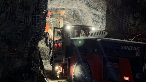 McIlvena_Canada_Sandvik-BEV-Jumbo-Bolting2