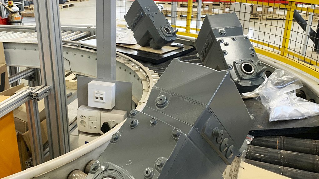 Locally assembled MOVIGEAR® units are ideally suited for mechanical conveyor applications, delivering efficient compact drive solutions with reduced wiring complexity
