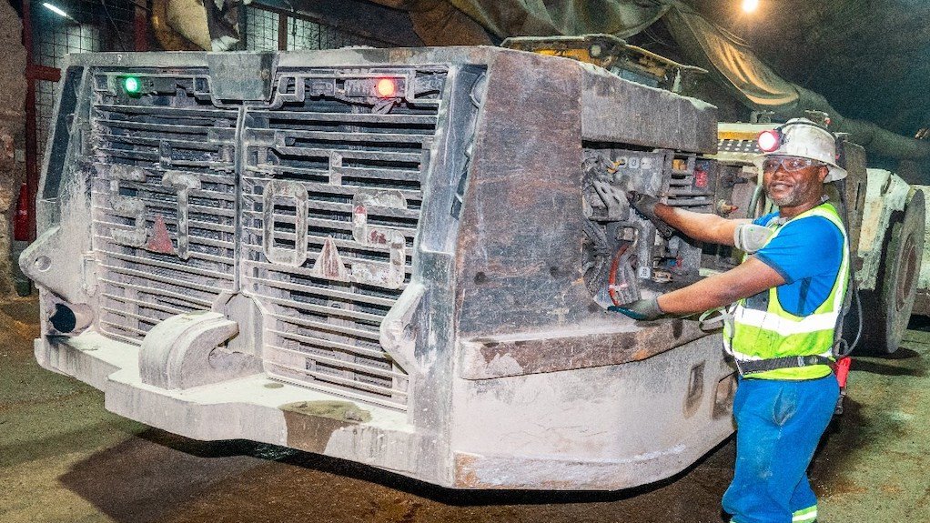 Image of mining technician conducting scheduled maintenance on an scooptram at the underground workshop in Kipushi.
