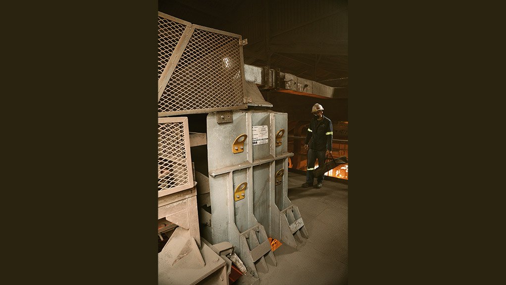 This Weba screen oversize-to-conveyor chute installation demonstrates how advanced flow control and sealing methods reduce dust, spillage and excessive wear at a steel plant