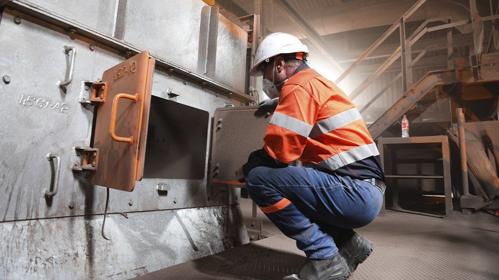 The installation of this Weba screen oversize-to-conveyor chute highlights the company’s tailored approach to creating dust-mitigated transfer solutions for steel plant operations