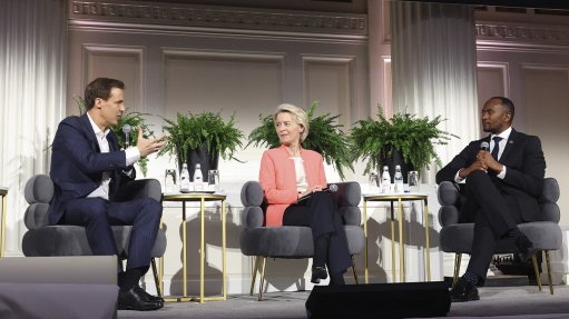 Global Citizen CEO Hugh Evans, European Commission President Ursula von der Leyen and Pele Energy Group CEO Gqi Raoleka