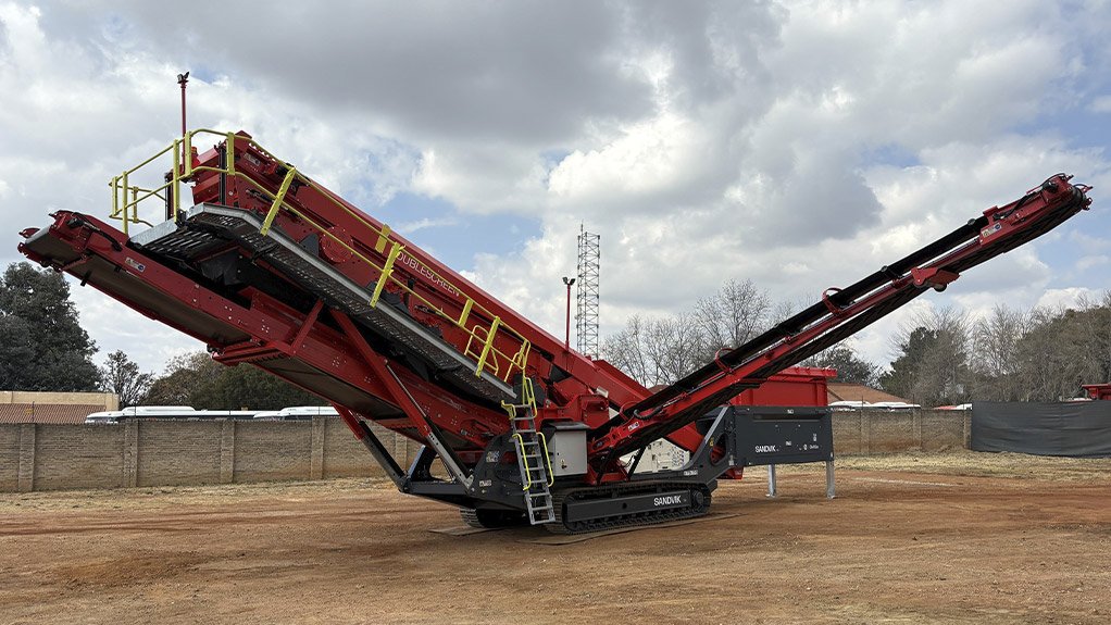 Featuring Sandvik’s innovative Doublescreen technology, the QA452e offering high throughput and precision screening is built for productivity and sustainability