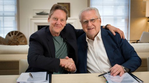 I-Pulse cofounder, chairperson and CEO Robert Friedland and Codelco chairperson Máximo Pacheco.