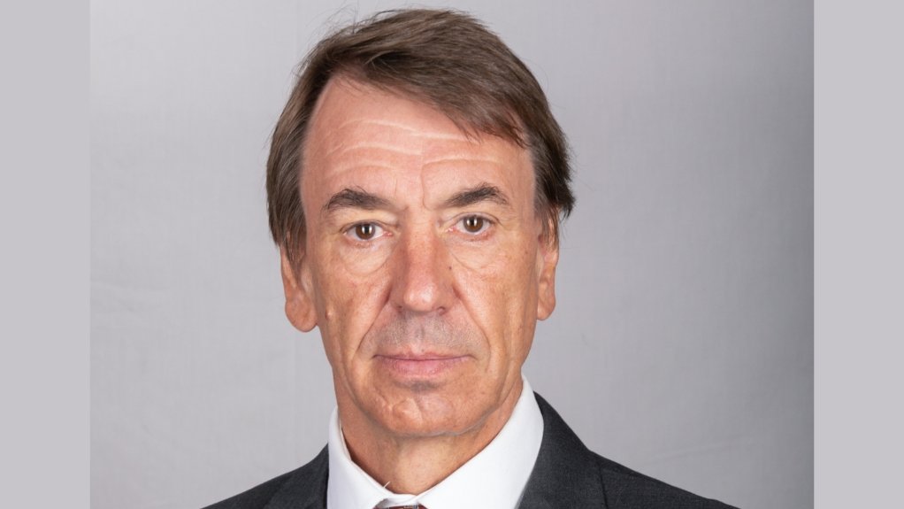 GRAHAM CHAMBERLAIN 
Africa is so slow off the blocks that the rest of the world is streaks ahead of it, despite there being an endowment of mineral wealth right across the continent