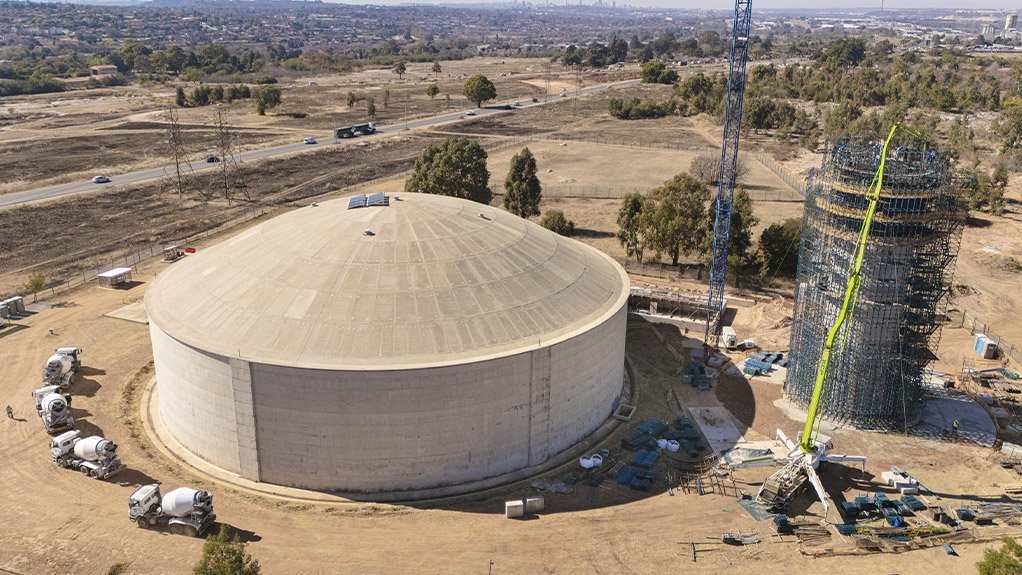 Constant communication between AfriSam and M&D Construction was vital to ensure the correct number of trucks arrived and delivered exactly what was needed