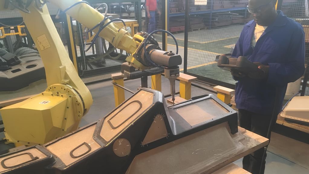 Machinery that smooths the edges of the vacuum thermoformed components 