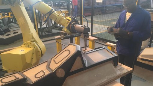 Machinery that smooths the edges of the vacuum thermoformed components