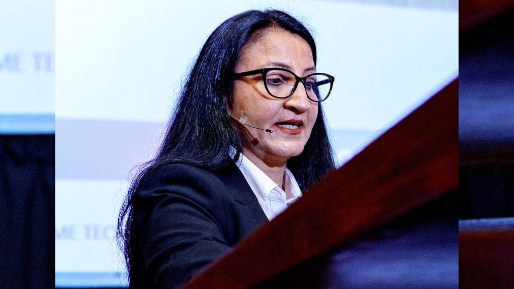 Dr Rakhi Pathak at the podium delivering her presentation