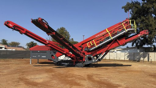 Image of the Sandvik QA452e hybrid tracked triple-deck screen