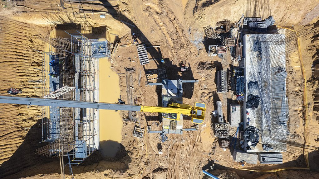 AfriSam supplied 8,500m3 of readymix concrete to H&I for the bridge construction, 1,300 m3 for in-situ culverts and 4,100m3 for ancillary works