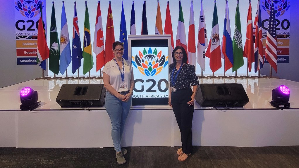 The above image depicts SMRI CEO Dr Janice Dewar and strategic research group leader Dr Kitty Foxon