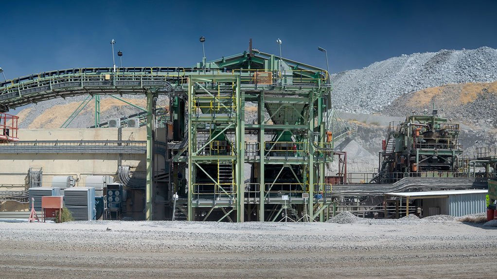 DOUBLE GRADE
After the low-grade stockpiles are processed in the pre-concentration plant, the material has doubled its grade.