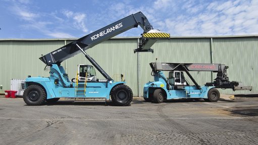 Heavy Lift Delivers ‘Monster’ Reach Stacker to C. Steinweg Bridge