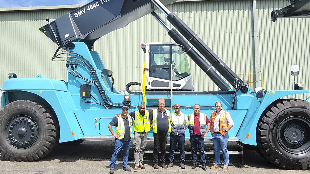 Heavy Lift Delivers ‘Monster’ Reach Stacker to C. Steinweg Bridge