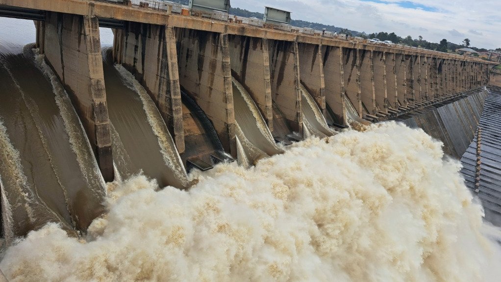 Image of open sluice gates at Vaal dam