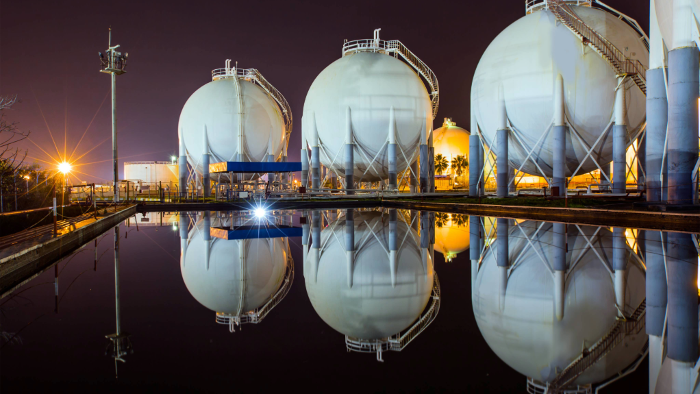 Image of LNG storage tanks