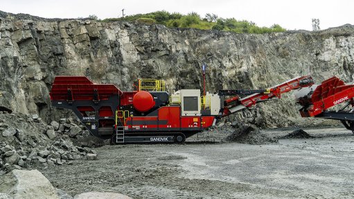 Image of The Sandvik UJ443E mobile crushing plant