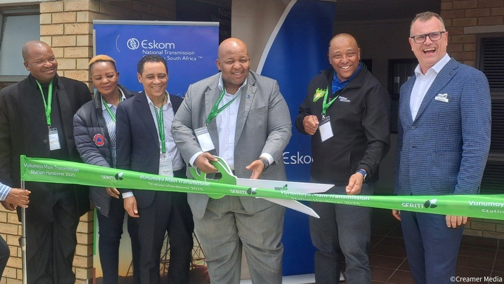 An image showing the ribbon cutting of the Vunumoya MTS handover