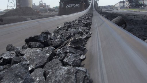 coal on conveyor belt at Leeuwpan mine
