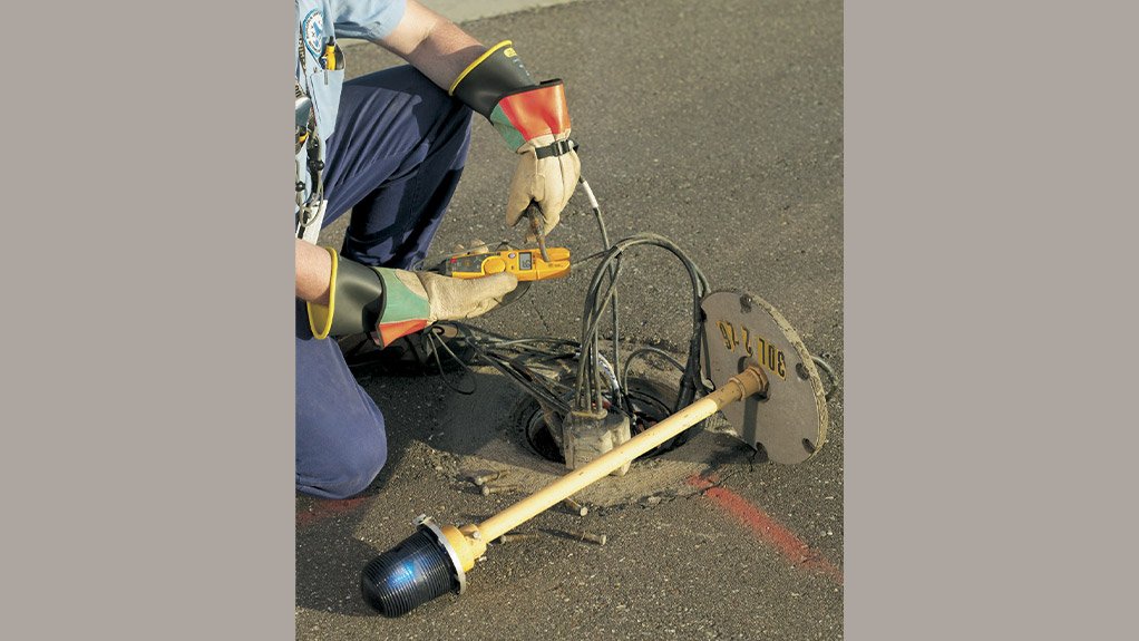  How to Use a Voltage Tester: An Essential Guide for Electrical Safety and Efficiency Fluke Electrical Application Note      