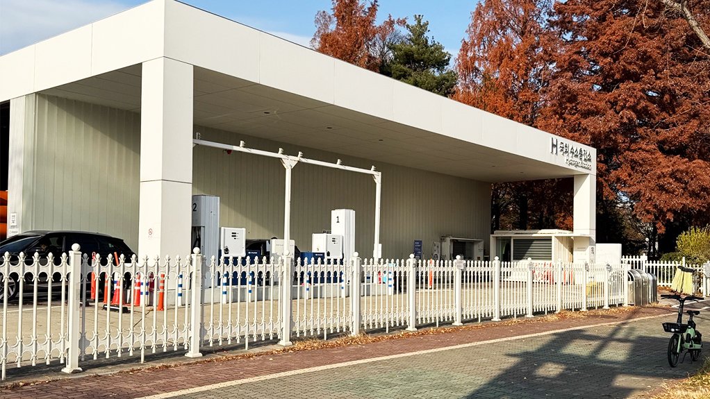 The refeulling station.