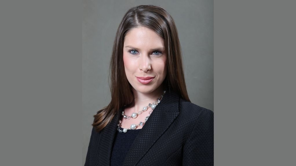 heand and shoulder shot of hannah