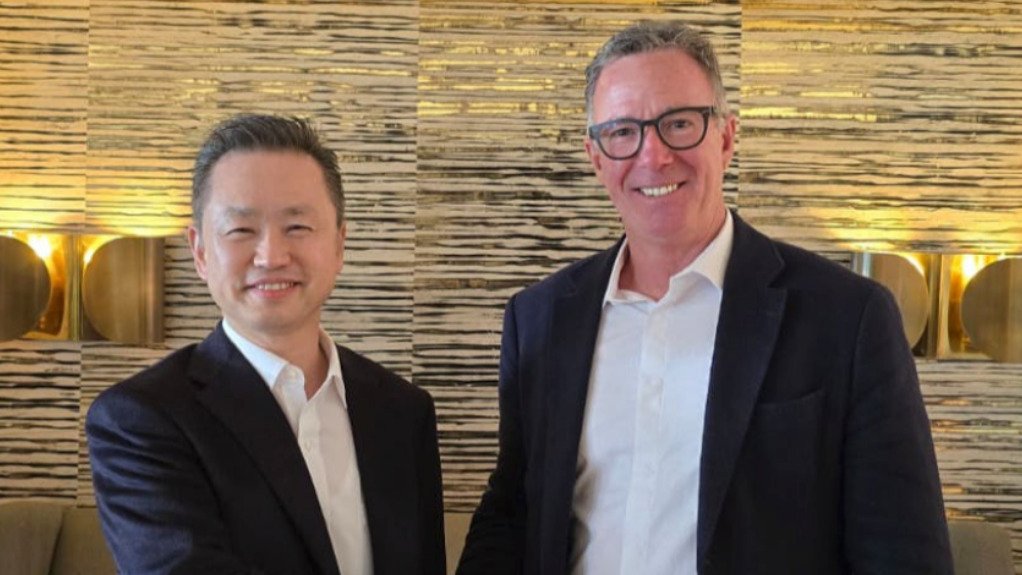 Hydro Lithium CEO Dr Uong Chon and Prairie Lithium MD Paul Lloyd