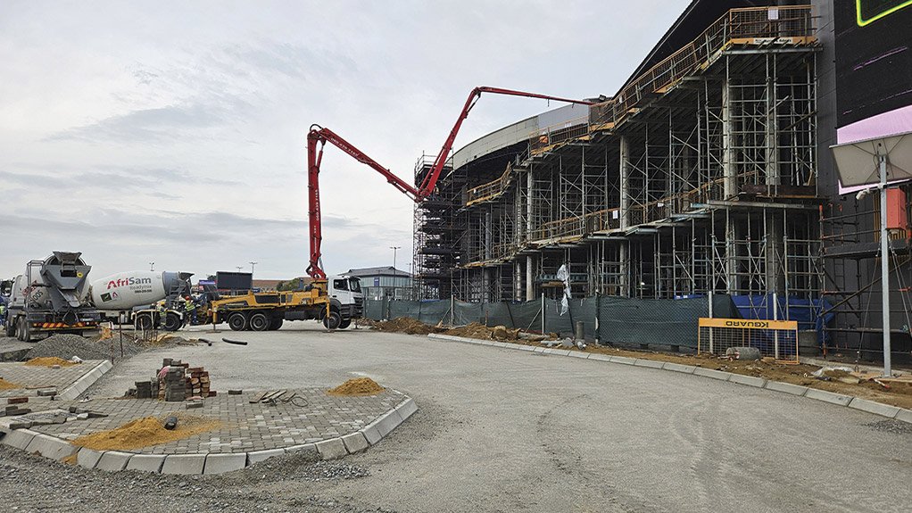 Image of concrete casting in progress at Concor’s The View project at Fourways Mall