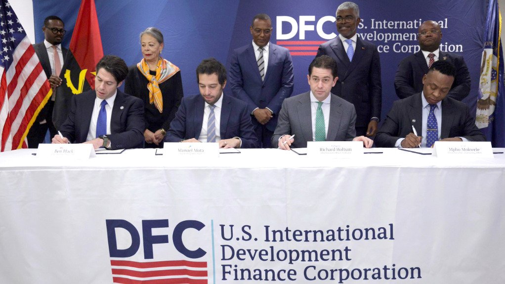 At the signing ceremony (left to right): Ben Black, CEO DFC, Manuel Mota, deputy CEO Mota-Engil, Richard Holtman, CEO Trafigura, and Mpho Mokwele, group executive for transacting at the DBSA.